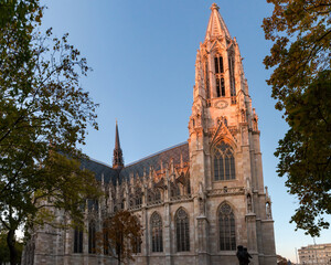 Fototapeta premium Neo-Gothic Votive Church in Vienna at autumn sunset