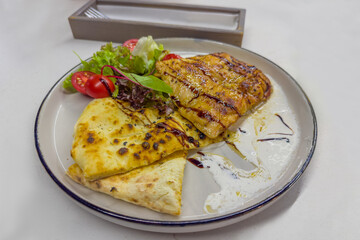 Roasted boneless chicken thigh with pita and fresh vegetables