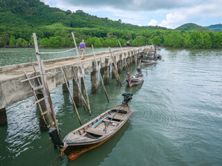 Village sur pilotis sur la côté Ouest de Koh Yao Noi en Thaïlande