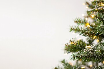 Obraz premium Close-up and blurred Christmas tree with lights decoration, copy space banner.