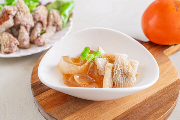 スッポンタケのポン酢和え