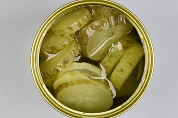 Very colorful canned pickles, in a zenithal or top shot with a gray background, concentrated product