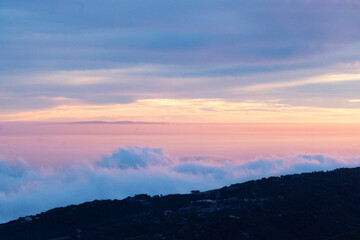 Fototapeta premium Sunset between the Clouds