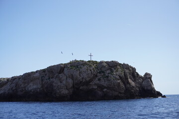 Obraz premium Rock island in the middle of the sea