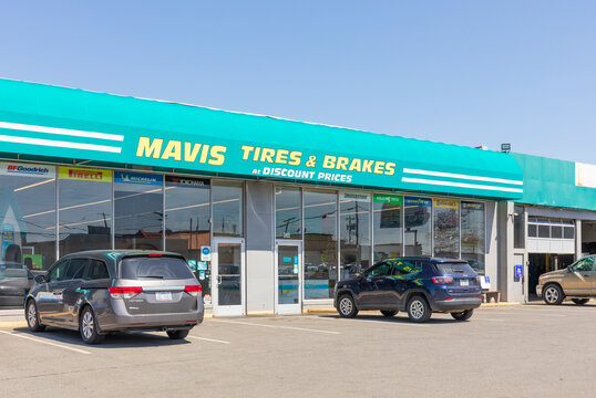 SHELBY, NC, USA-28 MARCH 2022:  A Mavis Tire & Brake shop. Building signs and parking lot with 3 vehicles.