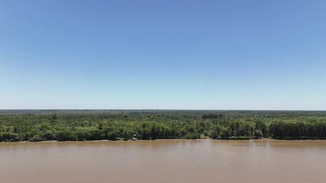 r&iacute;o paran&aacute; con arboles, mucho verde escobar, buenos aires, argentina, 