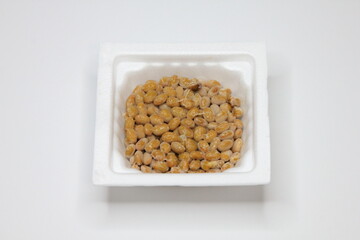 納豆 (Natto): 独特の風味と栄養が魅力