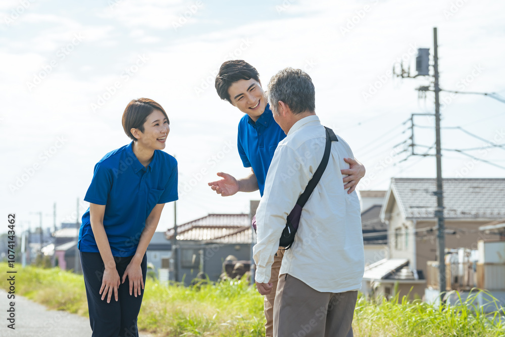 Poster 介護、シニア、散歩、看護師、ひとり歩き、徘徊、お年寄り、ボランティア、高齢者、保護、認知症、介護士、ケアスタッフ、ヘルパー、職員、捜索、行方不明、男性、女性、日本人、行政、自治体、住宅街、BPSD、見守り、支援、サービス、安心、安全、福祉、公務員、介護福祉士、施設、老人ホーム、外出、介助、ホームヘルパー、老人、MCI、記憶障害、地域、老後、老化、屋外、サポート、スタッフ、声かけ、誘導、案内、人物