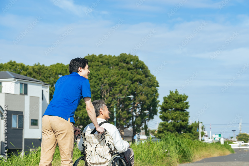 Aufkleber 介護、介護士、シニア、高齢者、青空、希望、ヘルパー、ボランティア、見上げる、自然、屋外、外出、フレイル、車椅子、お年寄り、日本人、男性、後ろ姿、背中、歩道、公園、住宅街、デイサービス、ホームヘルパー、笑顔、ポジティブ、車いす、障がい者、障害、看護、介護福祉士、ウェルネス、サポート、サービス、支援、レク、施設、老人ホーム、散歩、新緑、環境、グリーン、仕事、職業、コピースペース、元気、老人、ヘルスケア