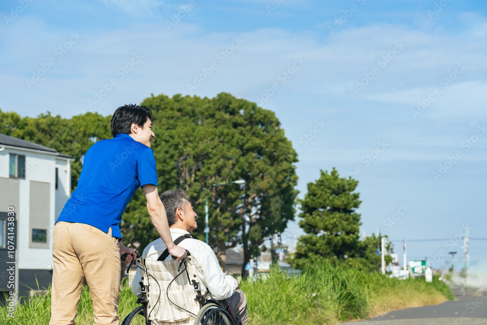 Poster 介護、介護士、シニア、高齢者、青空、希望、ヘルパー、ボランティア、見上げる、自然、屋外、外出、フレイル、車椅子、お年寄り、日本人、男性、後ろ姿、背中、歩道、公園、住宅街、デイサービス、ホームヘルパー、笑顔、ポジティブ、車いす、障がい者、障害、看護、介護福祉士、ウェルネス、サポート、サービス、支援、レク、施設、老人ホーム、散歩、新緑、環境、グリーン、仕事、職業、コピースペース、元気、老人、ヘルスケア