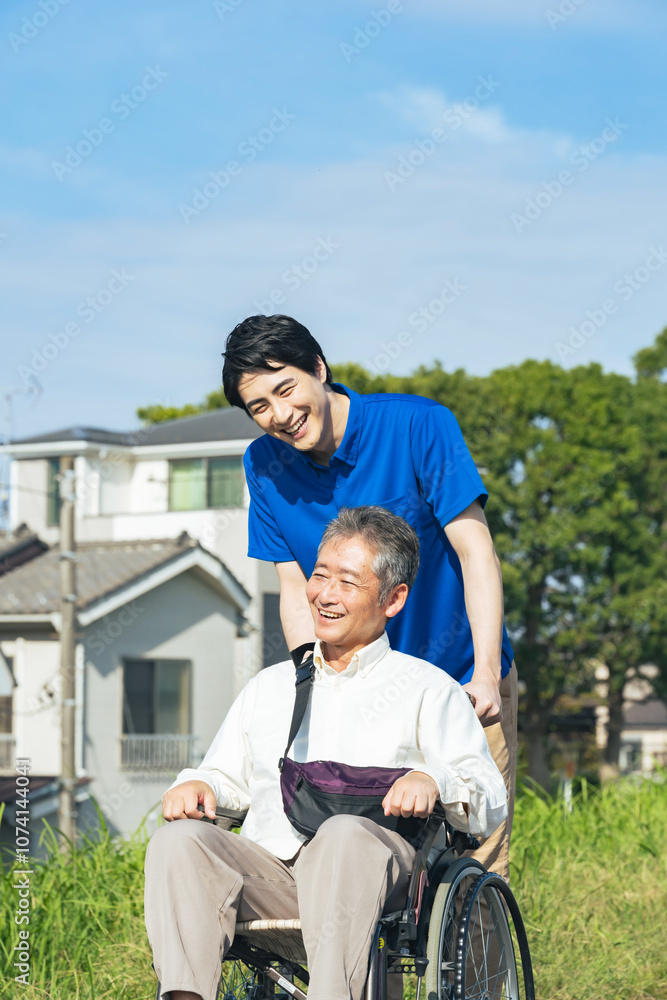 Poster 介護、高齢者、デイサービス、ホームヘルパー、笑顔、ポジティブ、介護士、ボランティア、車いす、障がい者、車椅子、障害、看護、介護福祉士、ウェルネス、励ます、応援、サポート、サービス、支援、屋外、外出、レク、施設、老人ホーム、散歩、自然、新緑、環境、青空、グリーン、アルバイト、コピースペース、会話、元気、老人、お年寄り、シニア、ヘルスケア、バリアフリー、男性、日本人、デイケア、ヘルパー、訪問介護員、福