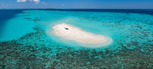 Sandbank experience with picnic in Gaafu Dhaalu Atoll Maguhdhuvaa Island, Maldives