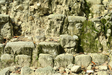 Pared destruida en las ruinas de Iximché. Guatemala. Toma Horizontal.