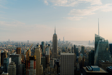 Naklejka premium A breathtaking aerial view of New York City during a beautiful sunset time