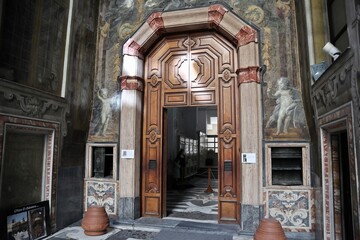 Napoli - Ingresso al Chiostro di San Gregorio Armeno