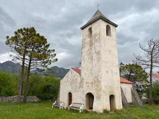Naklejka premium Saint Peter's Church (Starigrad-Paklenica, Croatia) - St. Peterskirche (Starigrad-Paklenica, Kroatien) - Crkva Sv. Petra (Starigrad-Paklenica, Hrvatska)