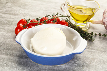 Round Mozzarella young cheese ball