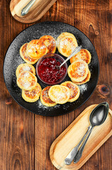 Cheese pancakes, syrniki.