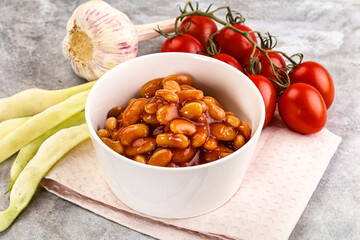 White baked bean in tomato sauce