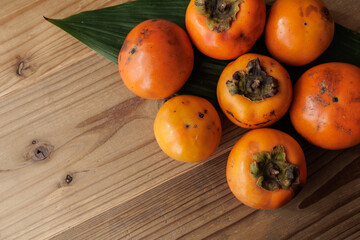 庭の木から収穫した柿