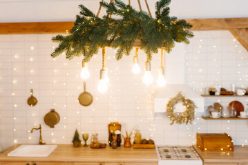 Kitchen with a Christmas wreath on the wall and a festively decorated lamp hanging from the ceiling