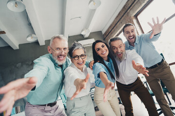 Obraz premium Photo low view of teamwork people working together stretch hands hello welcome comfortable modern office room interior indoors workspace
