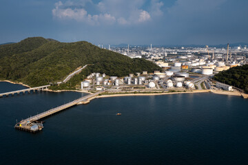 oil and gas storage tank, oil refinery factory plant on island industry zone, Oil refinery petrochemical plant factory, Business oil and gas industrial factory power energy,  © SHUTTER DIN