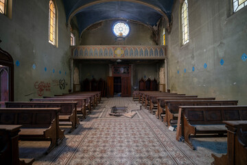 Obraz premium Haunted Seminary with the Blue Chapel: An Italian Ghost Story