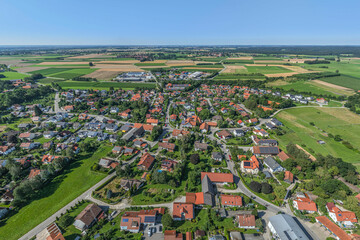 Fototapeta premium Pürgen im oberbayerischen Alpenvorland zwischen Lech und Ammersee von oben