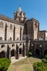 Obraz premium Courtyard of the Evora cathedral