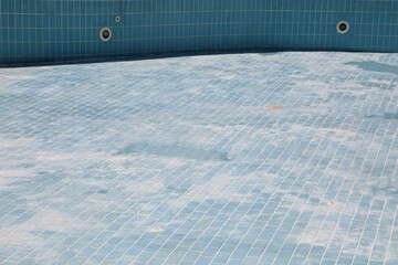 piscina exterior vacia en limpieza orilla del mar muerto jordania 4M0A1805-as24