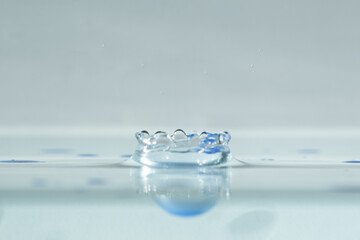 farbe tropfen wasser blau