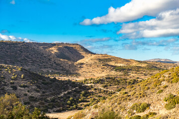 Obraz premium Tranquil Cypriot Landscape: Mountain View with Clear Sky and Sparse Vegetation