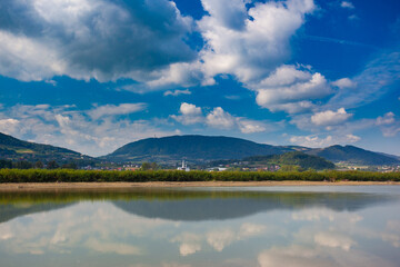 Jezioro Rożnowskie w Zbyszycach.