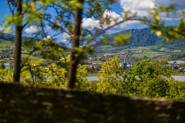 Widok na kościół w Tęgoborzu.