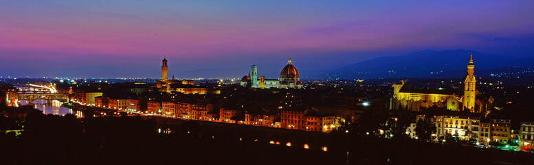Obraz premium Panoramic sunset view of City 0f Florence in Italy