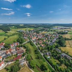 Blick auf Wassermungenau im Tal der Rezat im Fränkischen Seenland