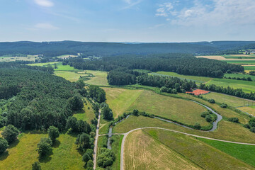 Blick auf das Tal der Rezat bei Wassermungenau im Fränkischen Seenland
