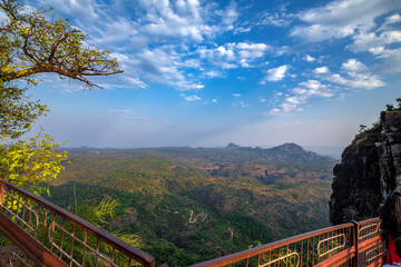 Obraz premium Beautiful Sunset view of satpura mountain range, View from Dhoopgarh, Pachmarhi, Madhya Pradesh, India.