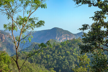 Obraz premium Beautiful view of satpura mountain range, View from Chouragarh Lord Shiva temple, Pachmarhi, Madhya Pradesh, India.