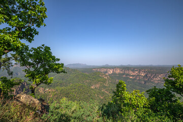 Obraz premium Beautiful view of satpura mountain range, View from Chouragarh Lord Shiva temple, Pachmarhi, Madhya Pradesh, India.