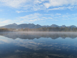 Fototapeta premium Hopfensee in Hopfen am See Herbst 2024