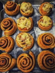 Ready-made buns with cinnamon inside and some with custard on top.  Desserts - pastries.