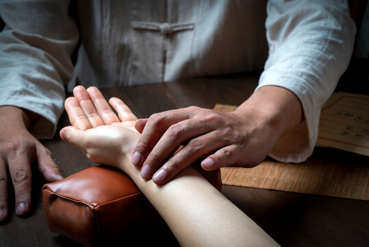 Traditional Chinese Medicine is diagnosing women's pulse
