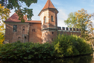 Zamek średniowieczny z 15. wieku, Oporów, Polska centralna