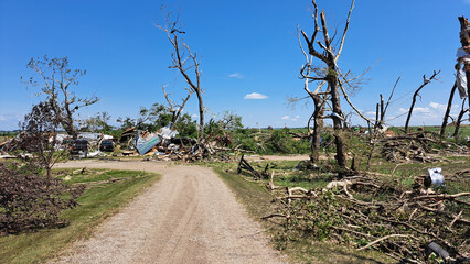 Didsbury, AB, Canada EF4 Tornado Damage