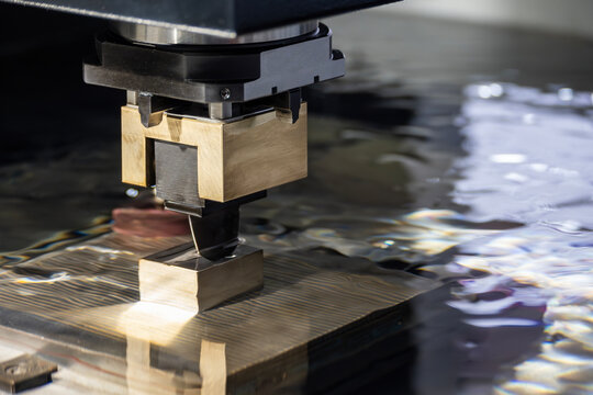 The EDM machine working with graphite electrode and use liquid coolant method.