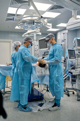 Obraz premium team of surgeons are working in the operating room