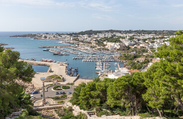 Blick auf den Hafen von Santa Maria di Leuca, Apulien, Italien