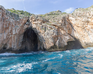 Die Höhlen an der Küste von Santa Maria di Leuca, Apulien, Italien